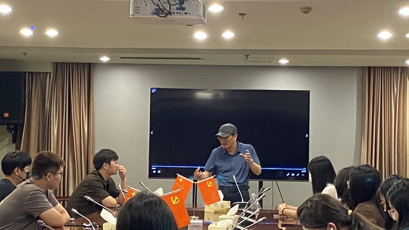 内容矩阵是指通过多种形式、渠道和平台，向用户呈现内容。具体包括：
